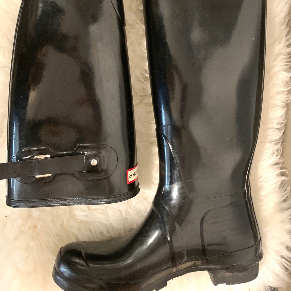 Black gloss hunter rain boots